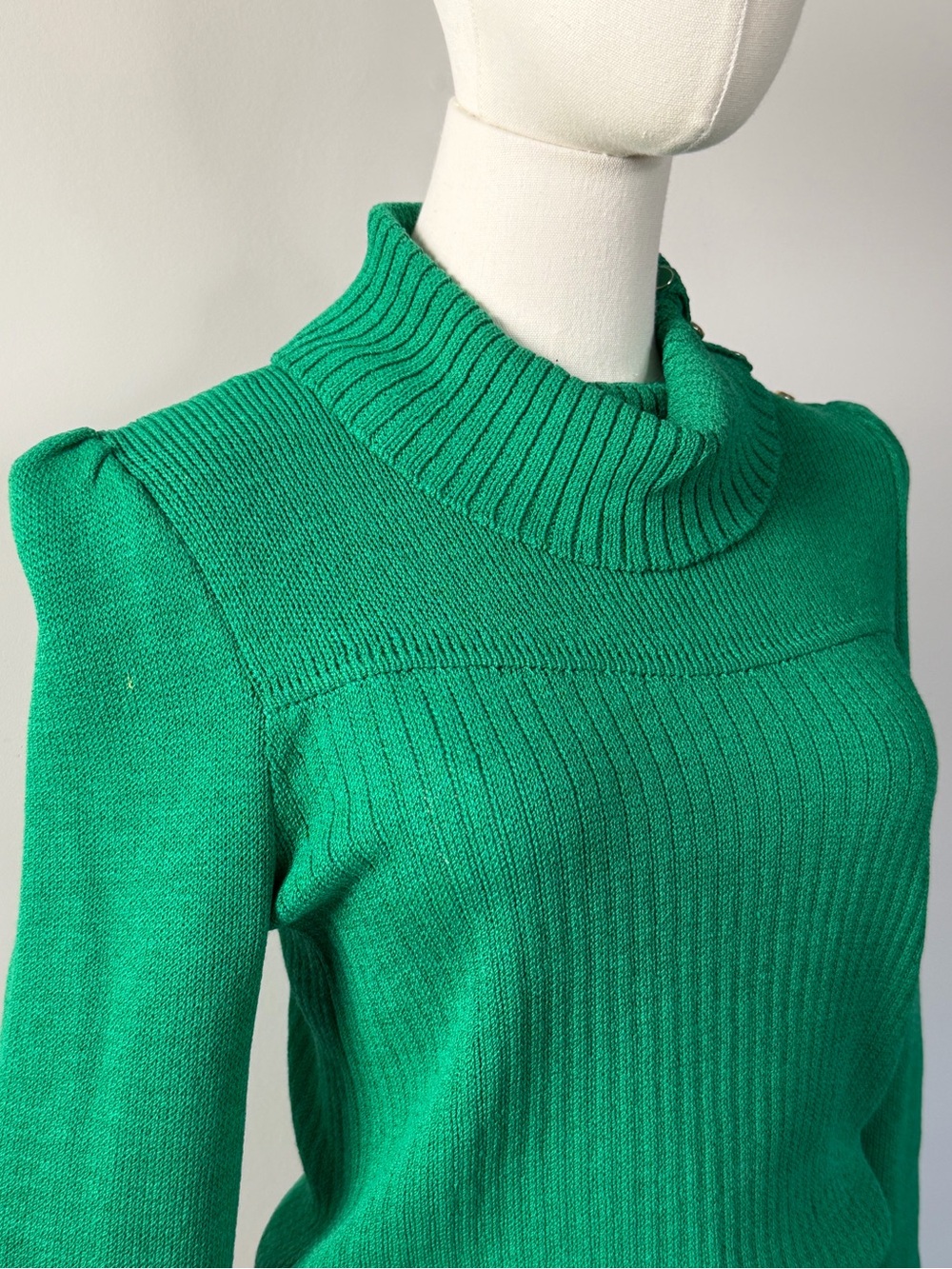Vintage St John Ribbed Turtleneck Sweater Kelly Green Gold Button Size Small - Picture 8 of 15